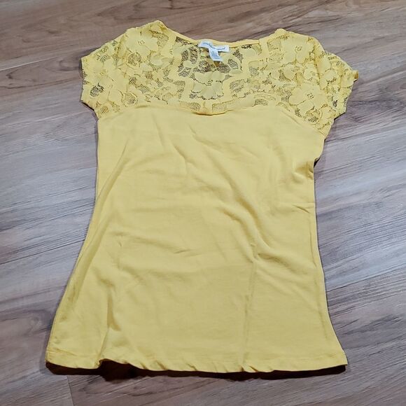 🔸️Ambiance Apparel Canary Yellow Lacy Cap Sleeve Top Medium - Picture 2 of 7